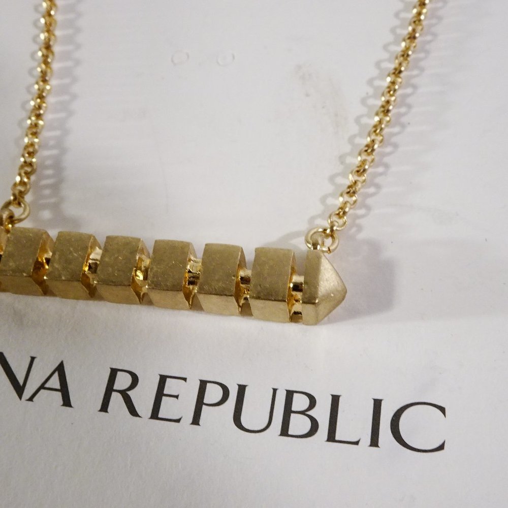 Banana Republic   Cube Link Pendant Necklace NWT 45 GOLD - Picture 3 of 5